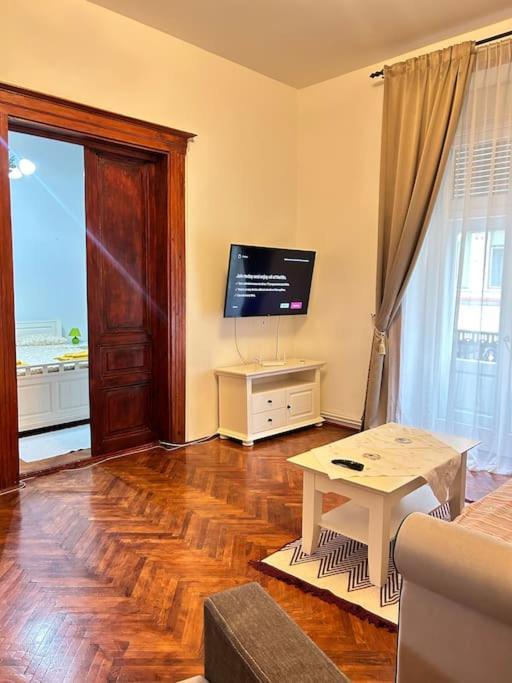 Hidden Gem In The Old Town Apartment Timisoara Luaran gambar