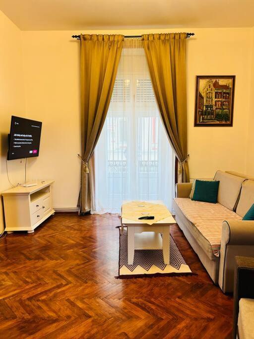 Hidden Gem In The Old Town Apartment Timisoara Luaran gambar