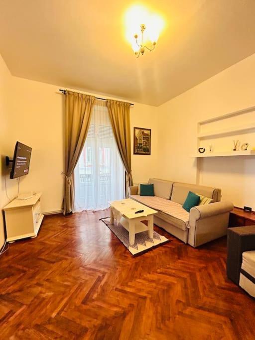 Hidden Gem In The Old Town Apartment Timisoara Luaran gambar
